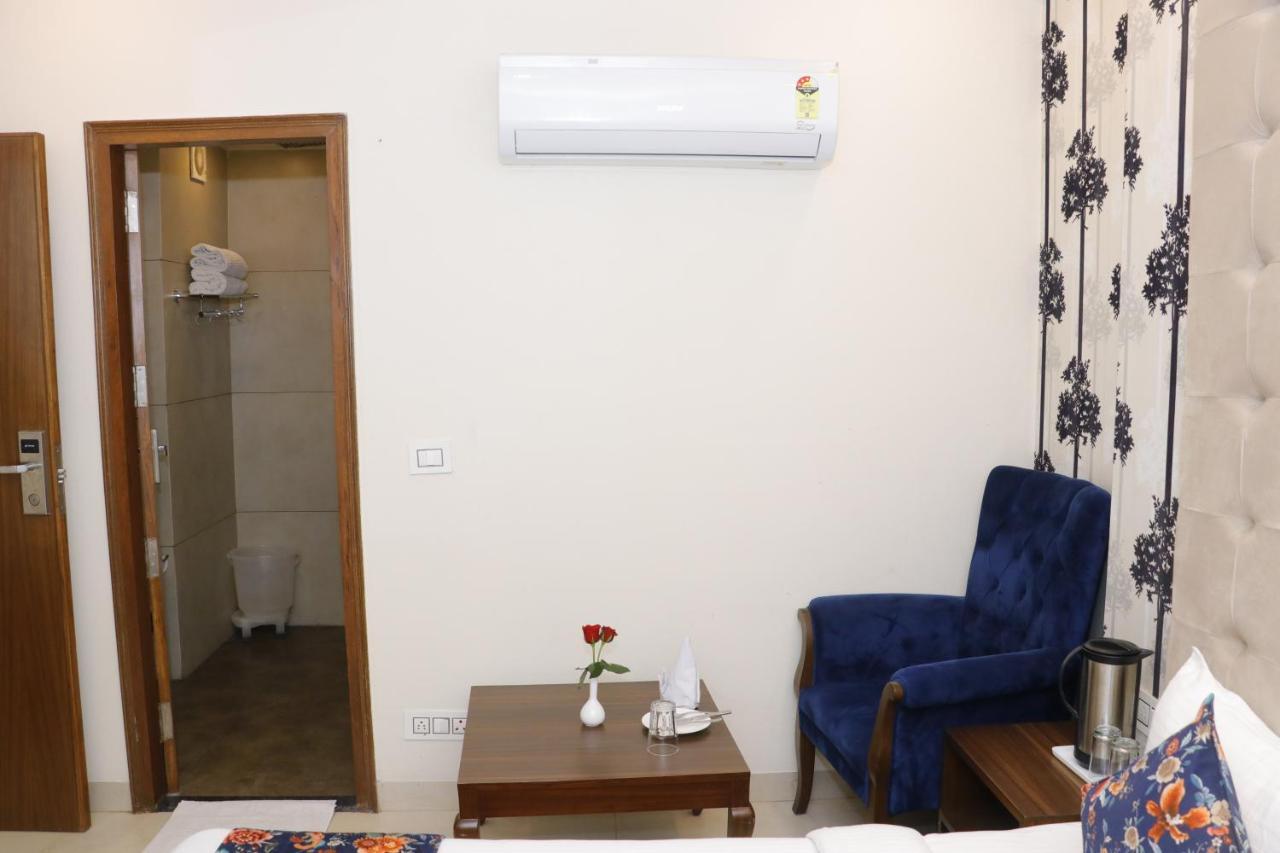 Hotel S C Residency Zirakpur Dış mekan fotoğraf
