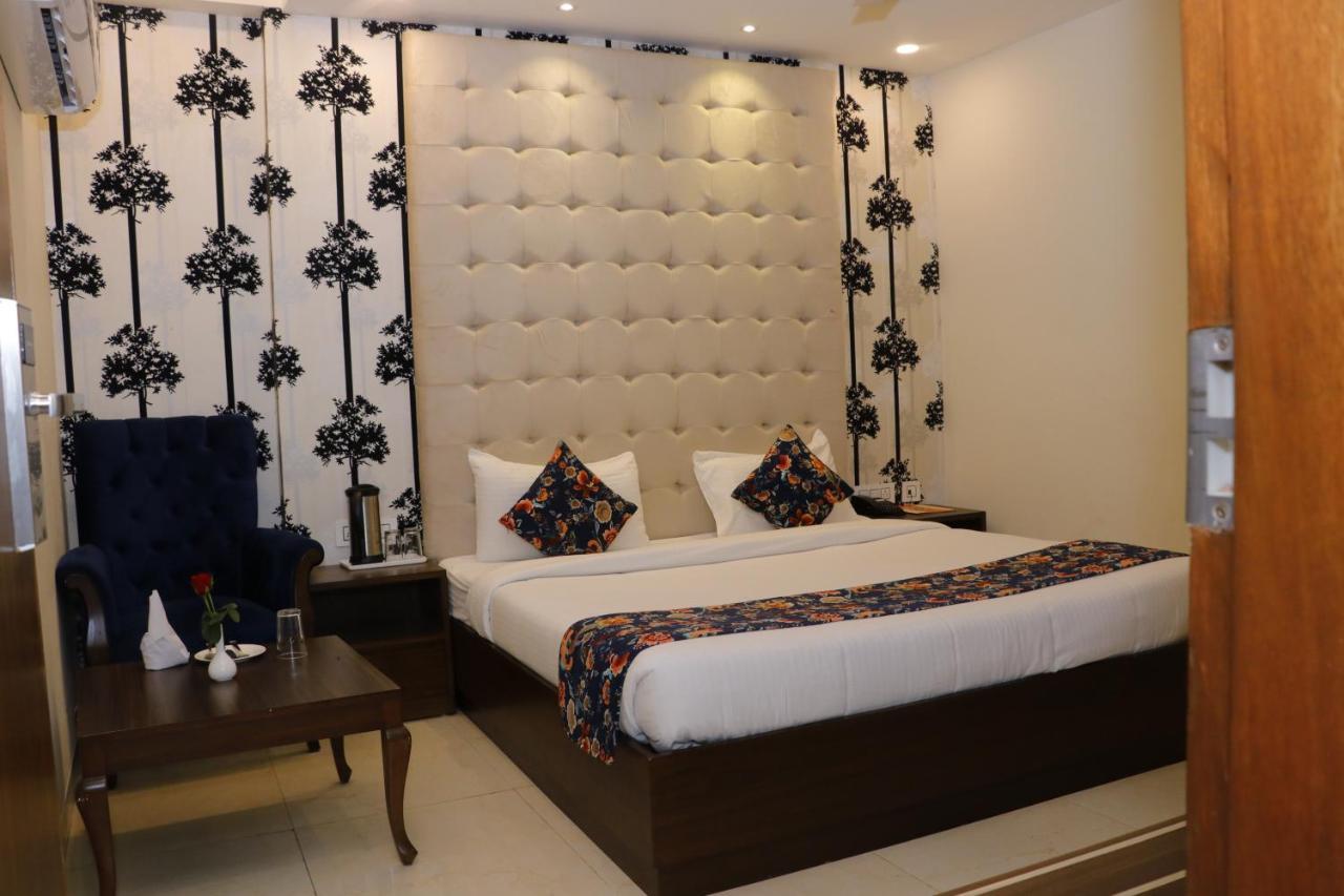 Hotel S C Residency Zirakpur Dış mekan fotoğraf
