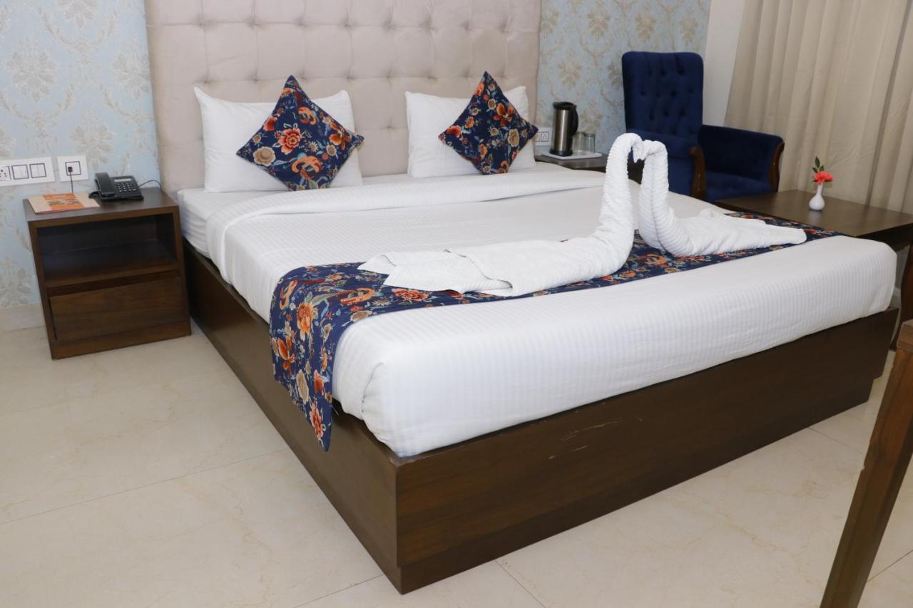 Hotel S C Residency Zirakpur Dış mekan fotoğraf