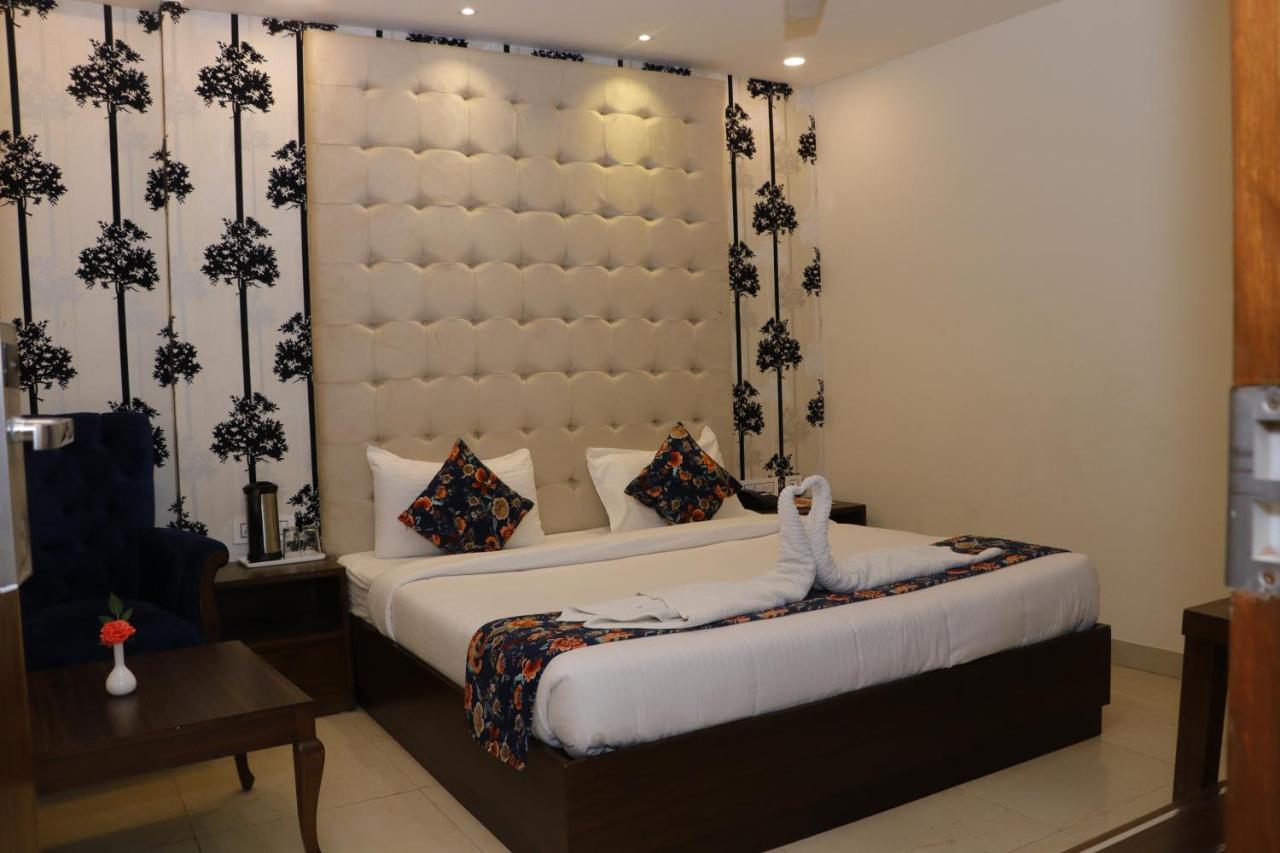 Hotel S C Residency Zirakpur Dış mekan fotoğraf