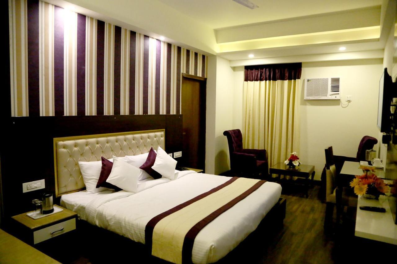 Hotel S C Residency Zirakpur Dış mekan fotoğraf